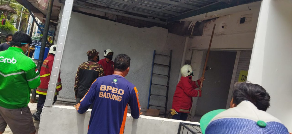 Kebakaran Kabel dan plafon ruko di Jalan Nakula, Kelurahan Legian, Kecamatan Kuta Tanggal 27 Januari 2022